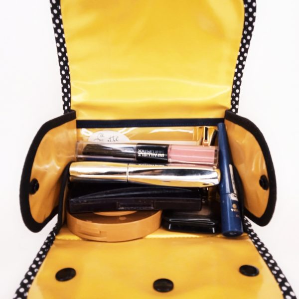 Trousse à maquillage.